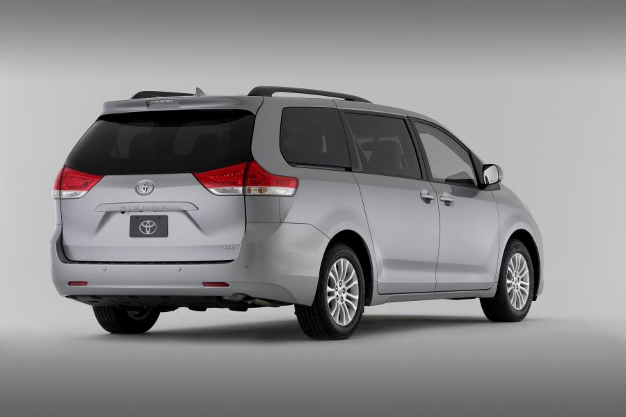  Toyota Sienna XLE 2010 года  (фото 5 из 7)